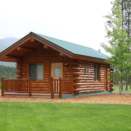 Silverwolf Log Chalets Coram Экстерьер фото